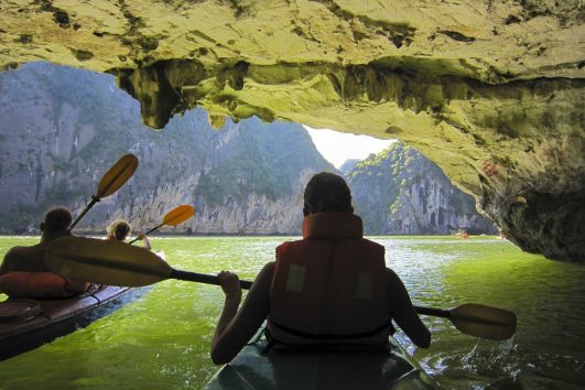 Kayaking in Cat Ba